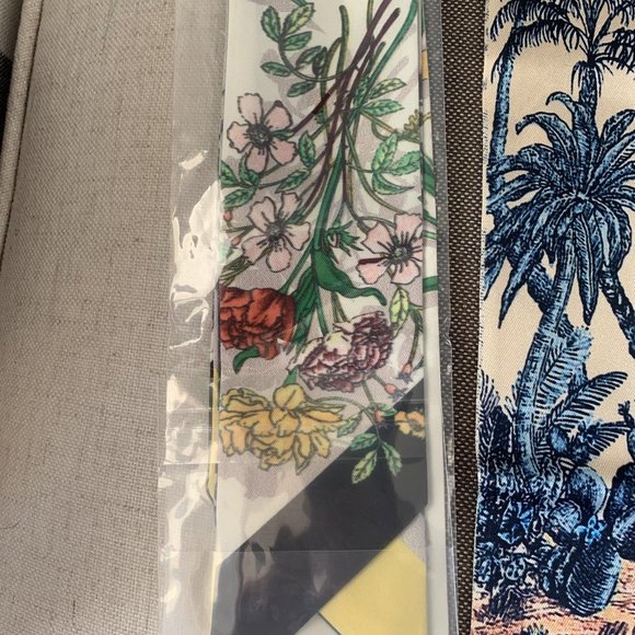 Twillies Twilly Mitzah tres chic scarves similar to Dior - Picture 5 of 6